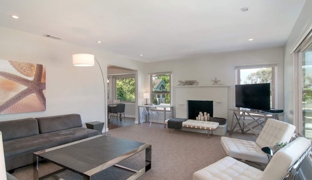 La Jolla Beach and Village - Contemporary and Bright w/Partial Ocean View
