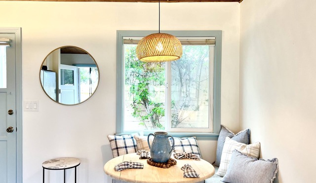 La Jolla Sea Cottage - walk to the beach and downtown