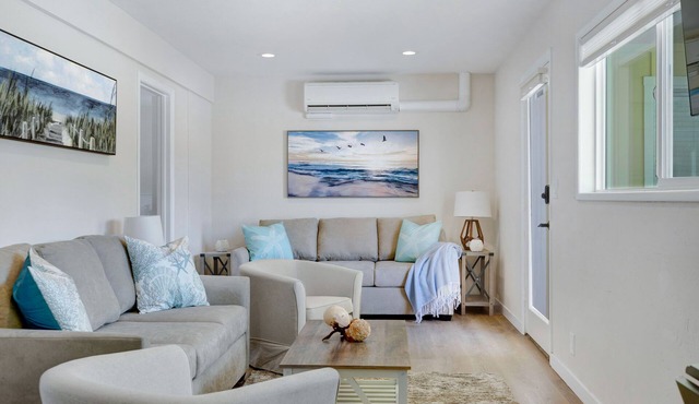La Jolla Shores Beach Bungalow. Steps to the Beach, Shopping, Restaurants & more