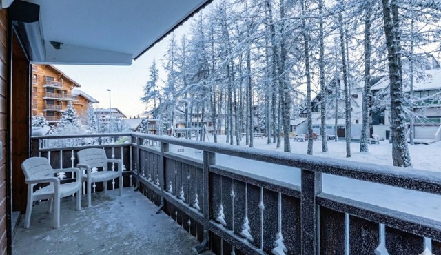 La Joue du Loup, apartment for 4, balcony