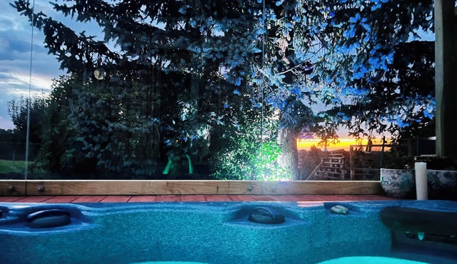 La K'abane private Jacuzzi (seasonal pool)