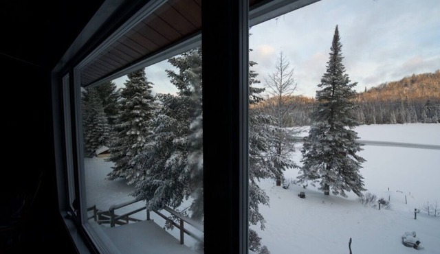 La Kamik bord de lac - Lakefront Laurentian chalet