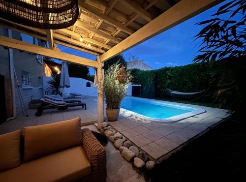 La Lézarde, chambre d'hôte, piscine, salle d'eau privatif, café ou thé offert le matin