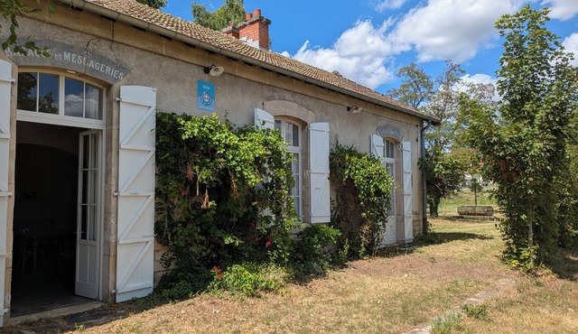 La Lampisterie - Converted railway workshop on the edge of the Voie Verte