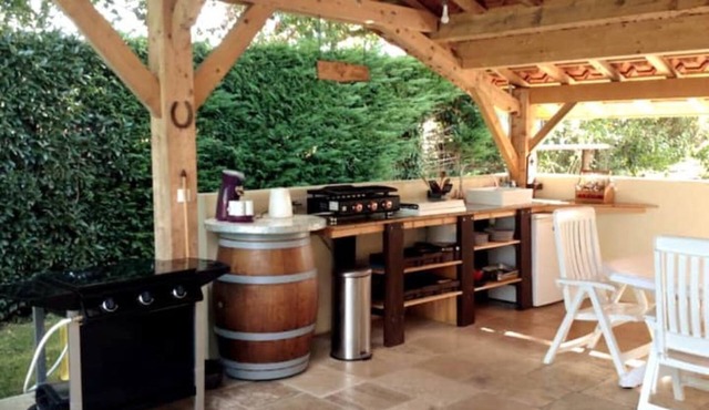 La Landaise family property, heated swimming pool