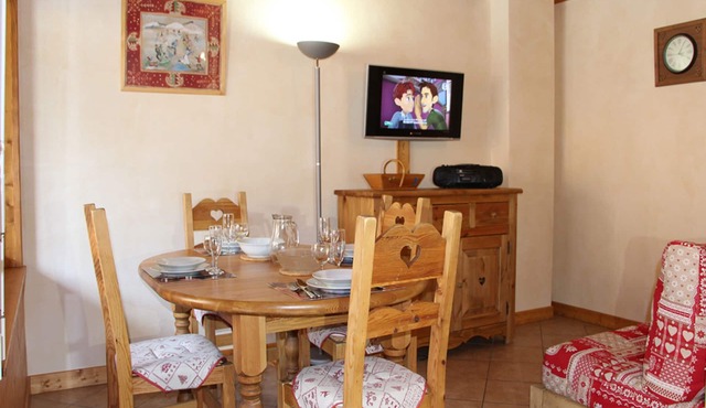 La Lauzière 3-room apartment 55 m2 200 m from the free bus stop and 300 m from the ski lift