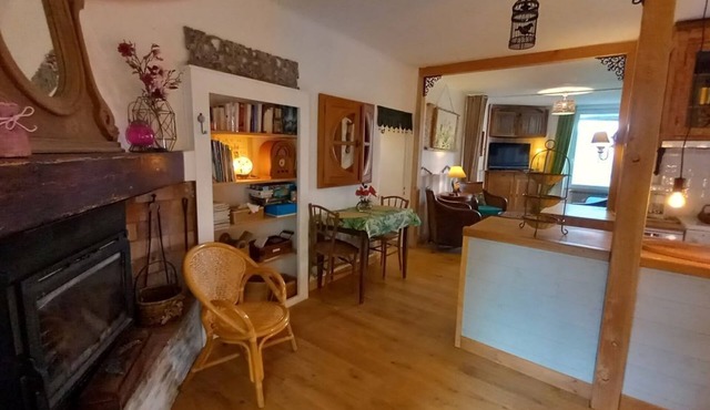 "La Libellule", Toute Équipée ,jardin ,vue ,piscine ,télé, Wifi ,parking Privé