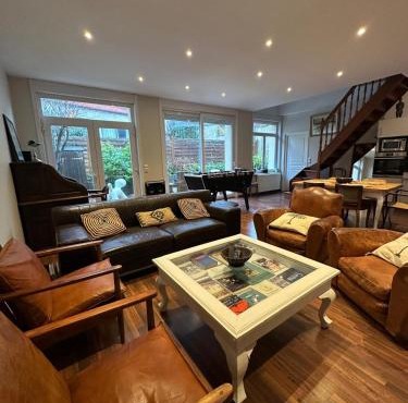 La Liberté, Loft 90 m2 rénové centre-ville, terrasse amenagee, jeux & parking