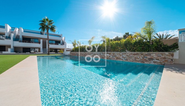 La Llana penthouse oasis with rooftop kitchen and pool - by OYOOSTAYS