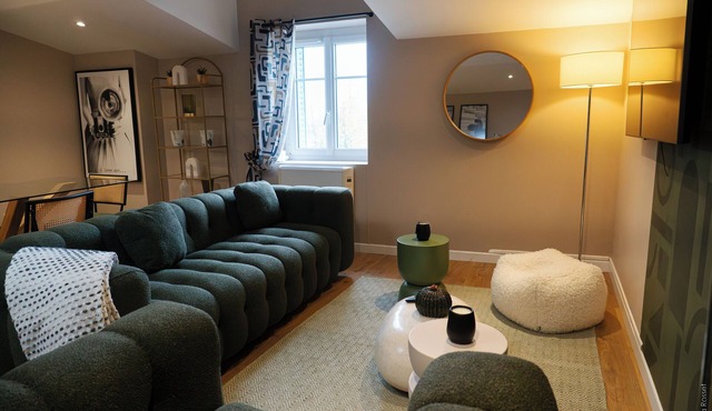 La Loge du Duc d'Albion - Facing the Royal Monastery of Brou