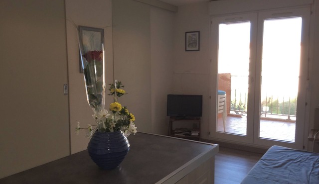 LA LONDE "THE FEET IN THE WATER