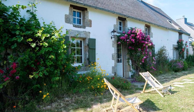 La Longère de l'Amiral c'est au choix la Maison de l'Amiral jusqu'à 10 personnes ou le Carré de l'Amiral jusqu'à 4 personnes