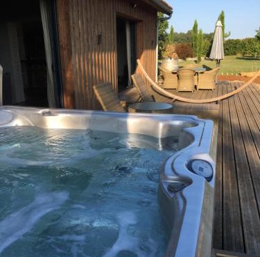 La Longère de Chillac campagne chic jacuzzi