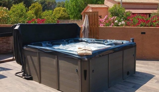 LA LOUBE - CUERS - Gîte