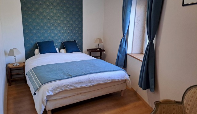 La Louvière, house sleeps 7 Villié-Morgon Beaujolais tasting possible