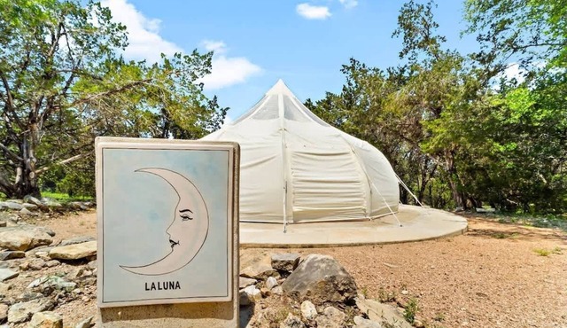 La Luna | Pet-Friendly + Fire Pit & Pool