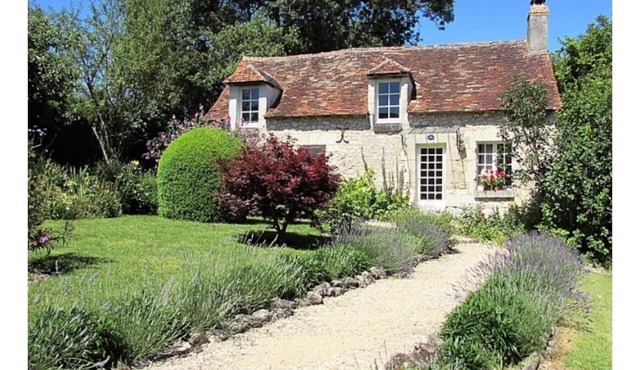 LA LUNE - COTTAGE HOLIDAY RENTAL, IN LE GRAND PRESSIGNY, INDRE-ET-LOIRE, FRANCE.