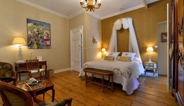 La Lyonnaise guest room