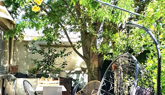 La Maison du Micocoulier, 80 m2, and its large sunny patio