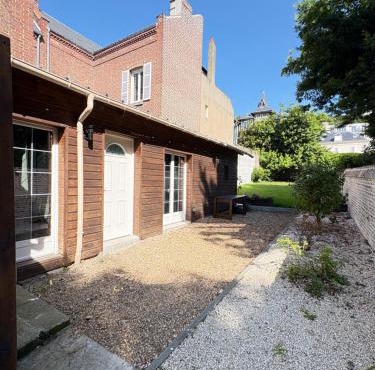 La Maison au fond du jardin