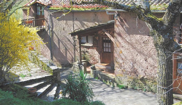 La Maison au Potager is located in a small hamlet in the Rance valley