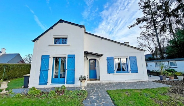 La Maison aux Volets Bleus