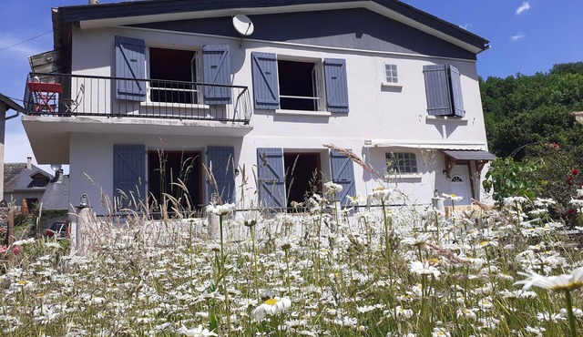 La maison blanche facing the Cirque de Cagateille, ski, hiking, Ariege pleasures