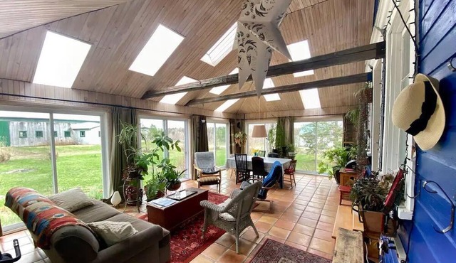 La Maison Bleue, chic-country chalet - Living room