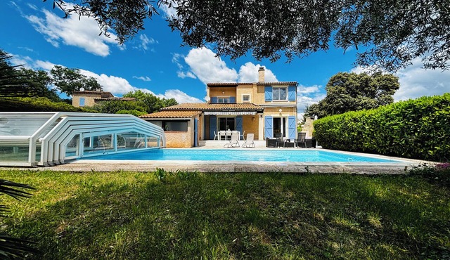 La Maison Bleue - Family-friendly, peaceful & air-conditioned