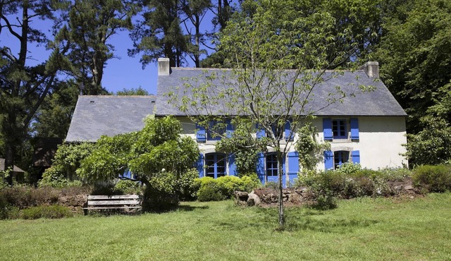 La Maison Bleue on the Aven River