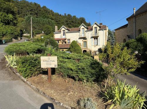 la maison d'Emilia verdure et murmure de l'eau