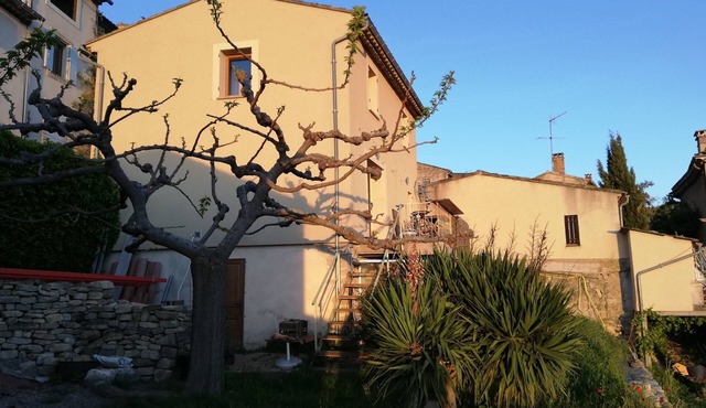 LA MAISON D'ETIENNE - breathtaking views, terrace, garden, quiet. In the heart of SAIGNON