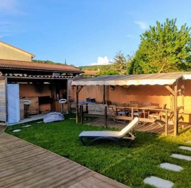 La maison de Claude avec terrasse et piscine