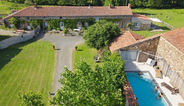La Maison de Coutil, 4 pers, Gîtes de l'Etang des Noues swimming pool countryside horses