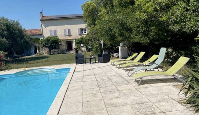 La Maison de Françoise, a holiday home for 8 people with private pool in Provence
