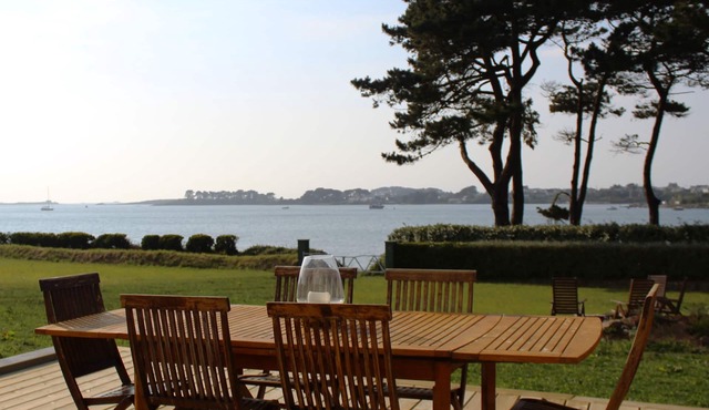 La Maison de l'Aber, at the edge of Aber Wrach, sea view