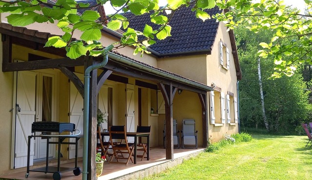 La maison de la Vallée *, 4 p, terrace, enclosed garden, 5kms from Sarlat