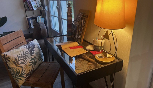 La Maison De Marraine indoor jacuzzi