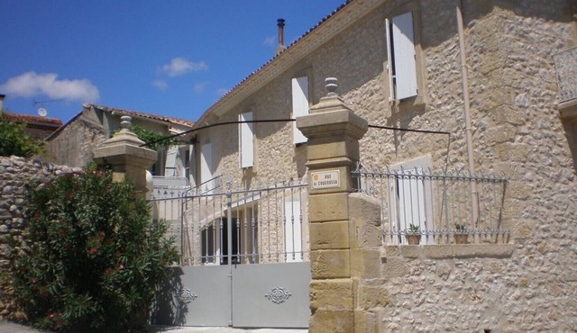 LA MAISON DE PAPÉ Bed and Breakfast: GÎTE COUR