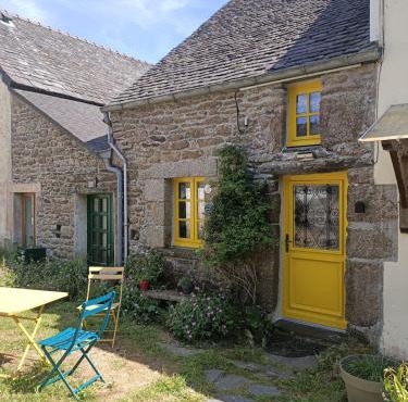 "La Maison de Poupée" Gîte cosy Monts d'Arrée proche Huelgoat Bretagne