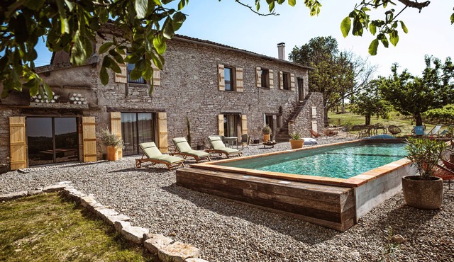La Maison de Romain – Vineyard Views, Pool, and Family Comfort