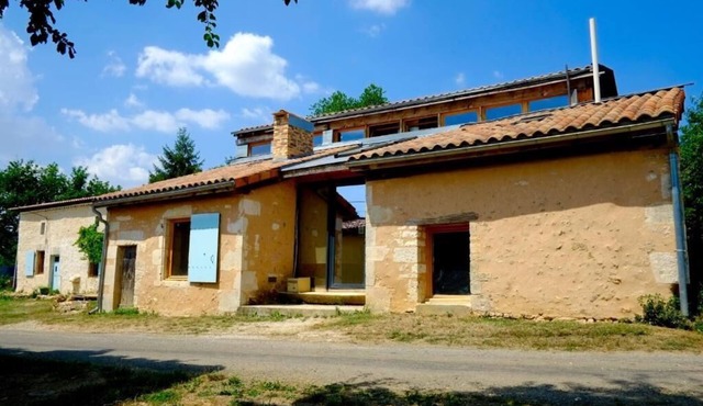 La Maison des Forges, a vast atypical country house on the edge of a forest