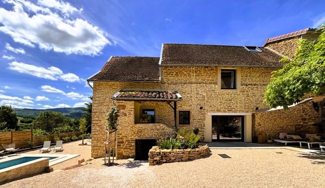 La Maison des Iris - Atmospheric Stay in Authentic Burgundy Setting