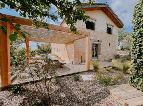 La Maison Des Pierres Blondes