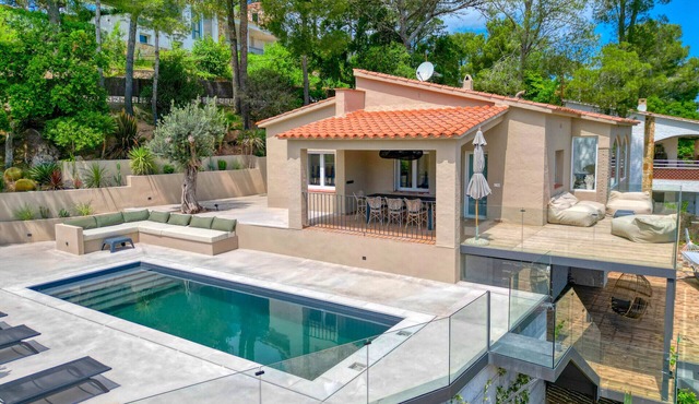 LA MAISON DES VACANCES: Beautiful house with private pool and sea views in Pals