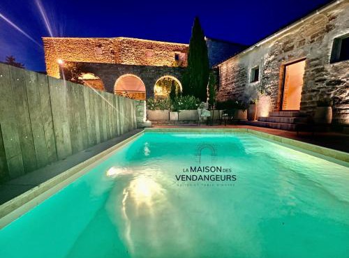 La Maison des Vendangeurs - TABLE D'HÔTES le soir du jeudi au dimanche- Jacuzzi - Balnéo SPA - ACCES PISCINE pour toutes les chambres sauf STUDIO COQUET- Piscine de mai à mi-octobre