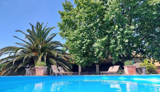 La Maison des Vendangeurs*, Gîte with swimming pool and bicycles