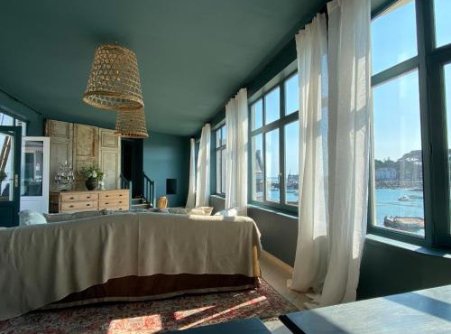 La maison du grand rocher