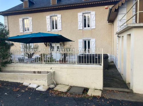 La Maison du soleil L Aulhere 3 étoiles ,Maison familiale 6-7 personnes, Grand Jacuzzi 6 p