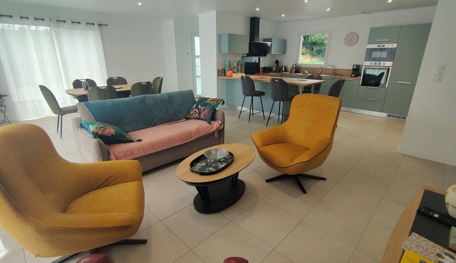 La maison du Soleil 4* ☀️,completed in 2025,near RN12 with high-speed wifi